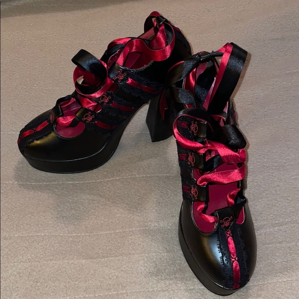 NWOT Demonia Demon-13 Platform Pumps